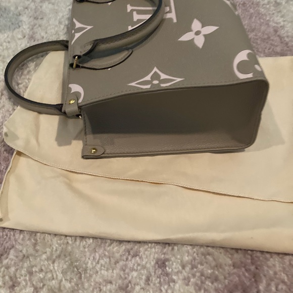 Louis Vuitton Gray Satchel with Monogram - Picture 5 of 9